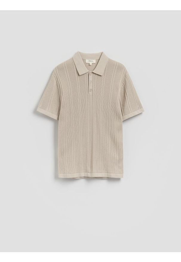 Reserved - Ażurowa koszulka polo - beżowy. Typ kołnierza: polo. Kolor: beżowy. Materiał: bawełna, dzianina. Wzór: ażurowy