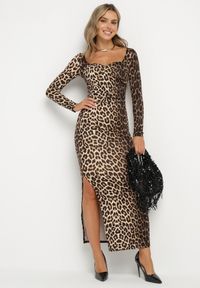 Born2be - Brązowa Panterkowa Dopasowana Sukienka z Ozdobnym Marszczeniem i Rozcięciem Selandris. Kolor: brązowy. Długość rękawa: długi rękaw. Wzór: kolorowy. Typ sukienki: dopasowane. Styl: elegancki #5