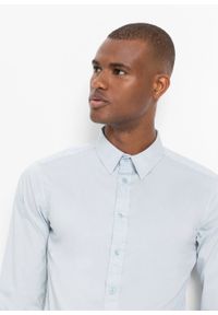 Koszula męska niewymagająca prasowania, Slim Fit (2 szt.) bonprix biały + pudrowy niebieski. Kolor: biały. Styl: elegancki #3