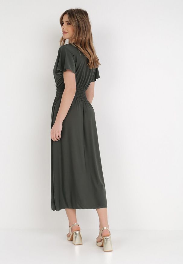 Born2be - Ciemnozielona Sukienka Damones. Okazja: na co dzień. Kolor: zielony. Sezon: lato. Typ sukienki: proste, kopertowe. Styl: casual. Długość: midi