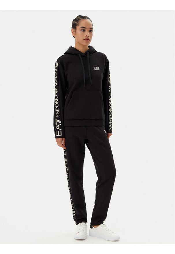 EA7 Emporio Armani Dres 7W000116 AF10443 MC004 Czarny Regular Fit. Kolor: czarny. Materiał: syntetyk