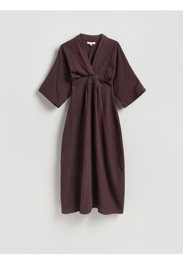 Reserved - Muślinowa sukienka midi - ciemnobrązowy. Kolor: brązowy. Materiał: bawełna. Długość: midi
