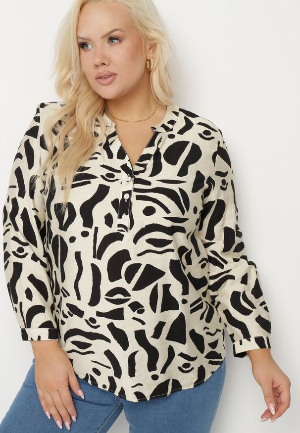 Born2be - Jasnobeżowa Koszula z Wiskozą Zdobiona Geometrycznym Wzorem Melivis. Okazja: na co dzień, na spacer. Typ kołnierza: dekolt w kształcie V. Kolekcja: plus size. Kolor: beżowy. Materiał: wiskoza. Wzór: aplikacja, geometria. Styl: elegancki, casual
