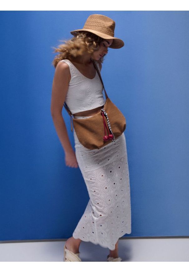 Sinsay - Bawełniana spódnica midi z ażurowym wzorem - biały. Kolor: biały. Materiał: bawełna. Wzór: ażurowy