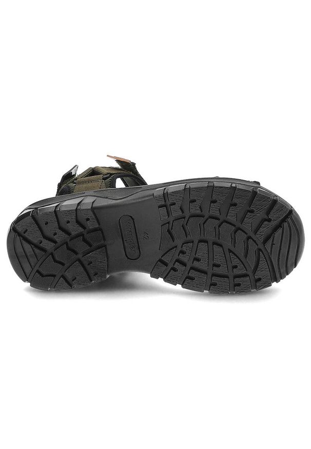 Zielone Sandały Wrangler Wygodne Buty Na Lato. Okazja: na co dzień, na spacer. Zapięcie: rzepy. Kolor: zielony. Materiał: materiał. Wzór: moro, nadruk. Sezon: lato. Styl: militarny, casual