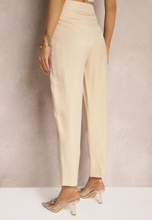 Renee - Beżowe Spodnie z Wiskozy Zapinane na Zamek Błyskawiczny z Ozdobną Metaliczną Nicią Orianesta. Okazja: na co dzień, na spotkanie biznesowe, do pracy. Kolor: beżowy. Materiał: wiskoza. Styl: biznesowy, casual, elegancki