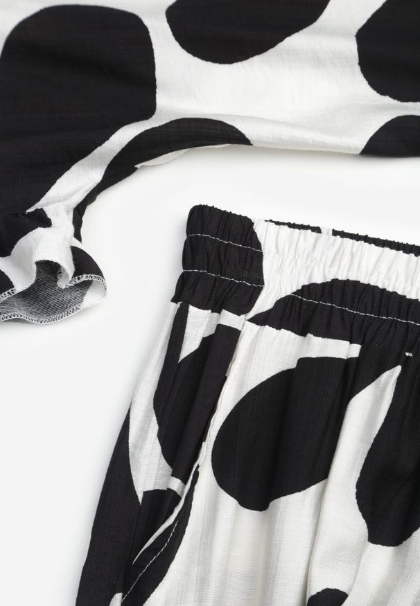 Born2be - Czarny Komplet z Wiskozy Bluzka z Falbankami i Szerokie Spodnie w Liście Thalla. Kolor: czarny. Materiał: wiskoza