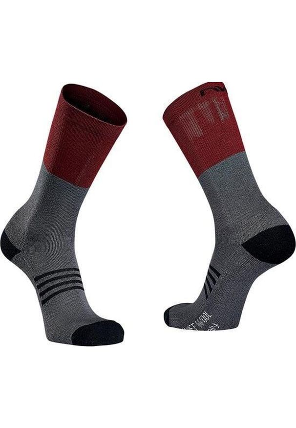 Skarpety rowerowe NORTHWAVE EXTREME PRO HIGH SOCK czarne. Kolor: czarny