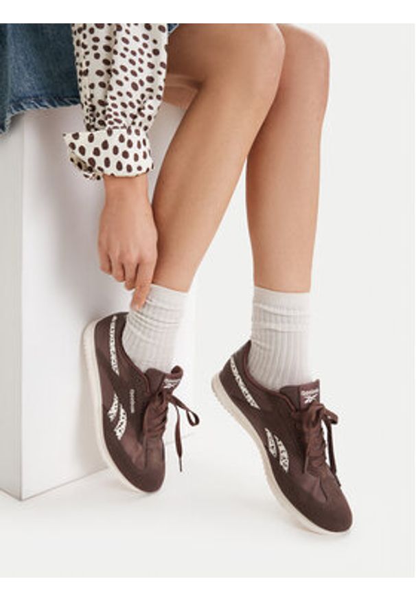 Reebok Sneakersy CEO-FIORI AR30309WECZ Brązowy. Kolor: brązowy. Materiał: zamsz, skóra