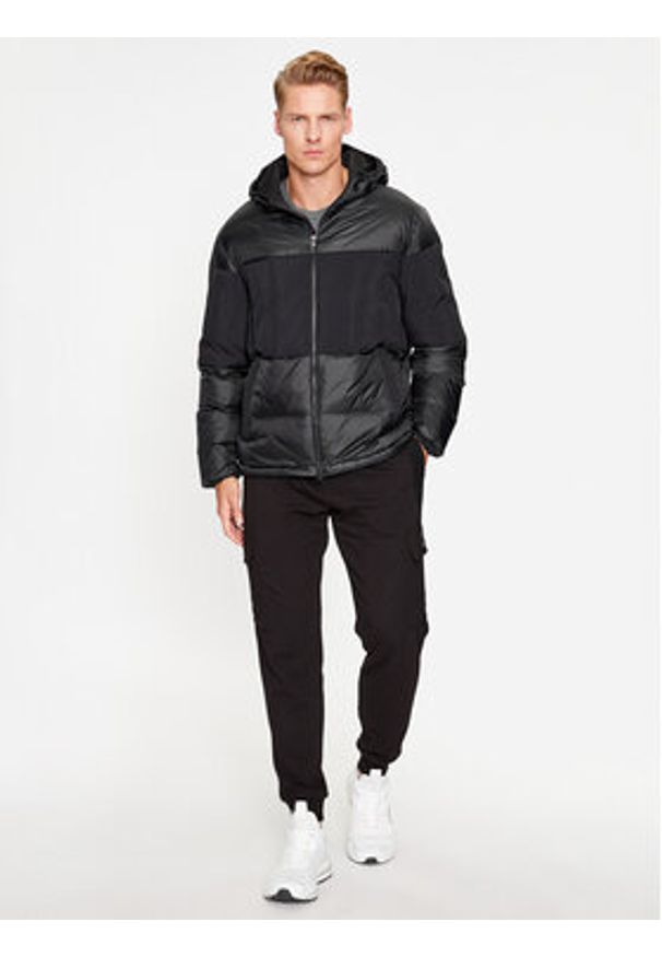 EA7 Emporio Armani Kurtka puchowa 6RPB01 PNEOZ 1200 Czarny Regular Fit. Kolor: czarny. Materiał: syntetyk, puch