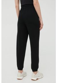 4f - 4F spodnie dresowe damskie kolor czarny gładkie. Stan: podwyższony. Kolor: czarny. Materiał: dresówka. Wzór: gładki