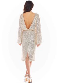 Sukienki.shop - Wieczorowa sukienka cekinowa z dekoltem V z tyłu szampan. Typ sukienki: ołówkowe. Styl: wizytowy #1