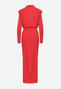 Born2be - Czerwona Koktajlowa Sukienka o Dopasowanym Kroju z Marszczeniem Besiel. Kolor: czerwony. Styl: wizytowy #6