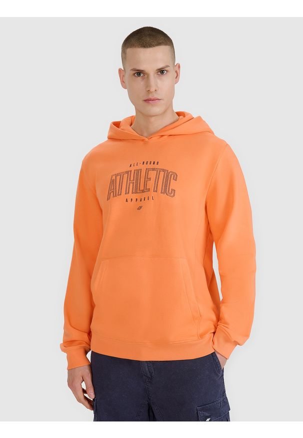4f - 4F Bluza dresowa nierozpinana z kapturem męska - pomarańczowa XXL. Okazja: na co dzień. Typ kołnierza: kaptur. Kolor: pomarańczowy. Materiał: dresówka. Wzór: gładki, nadruk, ze splotem, napisy. Styl: sportowy, casual