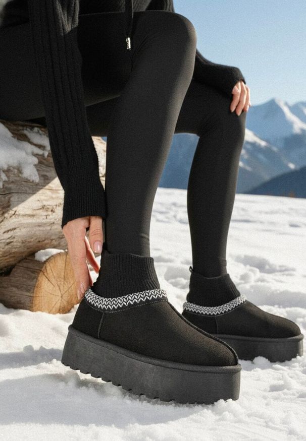 Born2be - Czarne Śniegowce VICES na Grubej Podeszwie z Haftem i Skarpetkową Cholewką Enantia. Okazja: na co dzień. Kolor: czarny. Materiał: jeans. Szerokość cholewki: normalna. Wzór: haft. Styl: elegancki, casual