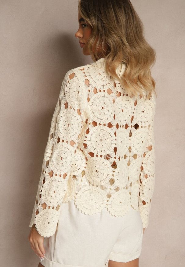Renee - Beżowa Bawełniana Koszula w Stylu Boho z Ażurowej Tkaniny Baniria. Okazja: na co dzień. Kolor: beżowy. Materiał: tkanina, bawełna. Długość rękawa: długi rękaw. Długość: długie. Wzór: ażurowy. Styl: boho