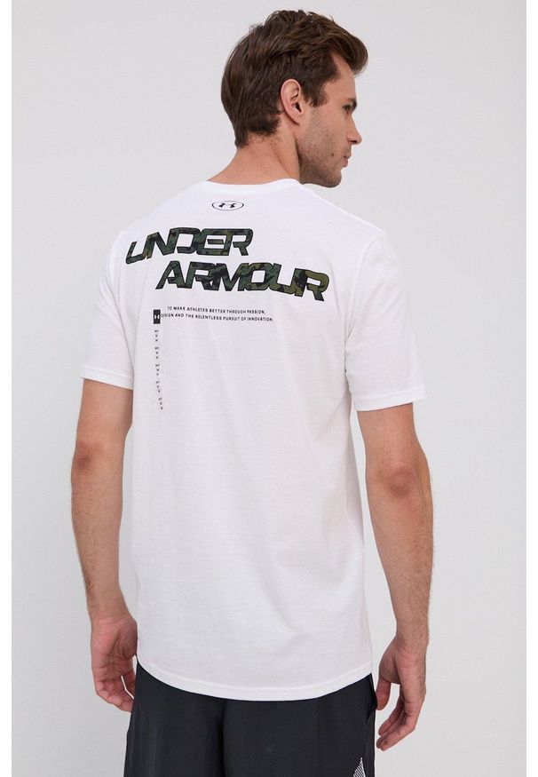 Under Armour - T-shirt. Kolor: biały. Materiał: dzianina. Wzór: nadruk