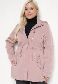 Born2be - Różowa Kurtka Parka z Kapturem i Kieszeniami Sinora. Okazja: na co dzień. Typ kołnierza: kaptur. Kolekcja: plus size. Kolor: różowy. Materiał: jeans. Styl: casual, elegancki #3