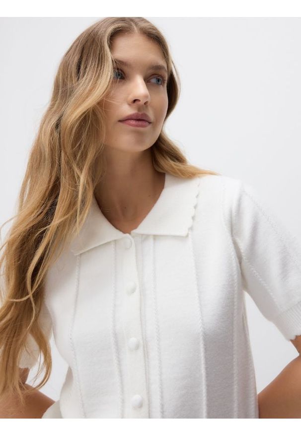 Reserved - Kardigan z kołnierzem - kremowy. Kolor: kremowy. Materiał: dzianina, wiskoza