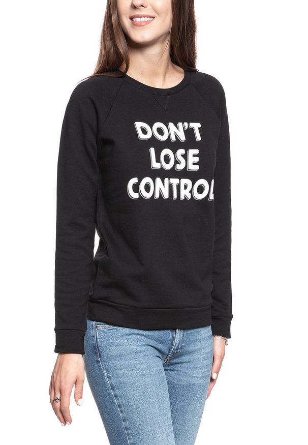 Lee - BLUZA LEE DAMSKA CORE CREWNECK SWS BLACK L53SDE01. Wzór: napisy