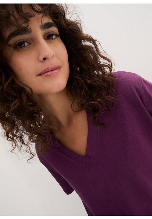 bonprix - Długi i szeroki T-shirt z dekoltem w serek, krótki rękaw (5 sztuk). Okazja: na co dzień. Typ kołnierza: dekolt w serek. Kolor: zielony. Długość rękawa: krótki rękaw. Długość: krótkie. Sezon: lato. Styl: casual