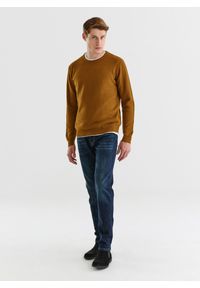 Pako Lorente - PAKO LORENTE – Musztardowy sweter męski z okrągłym dekoltem P23WF-2X-013-Y-0. Kolor: żółty. Materiał: bawełna. Styl: klasyczny #7