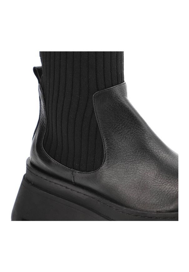 Czarne Kozaki Artiker Damskie Wygodne Modne Buty. Zapięcie: bez zapięcia. Kolor: czarny. Materiał: materiał, skóra. Szerokość cholewki: normalna. Sezon: zima, jesień. Obcas: na platformie. Styl: elegancki
