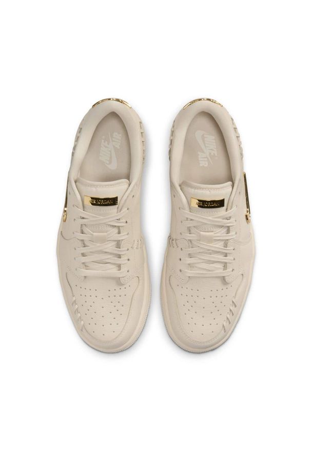 Nike Air Jordan 1 Low MM Legend Light Brown Sneakersy damskie. Okazja: na co dzień. Kolor: beżowy. Materiał: skóra. Szerokość cholewki: normalna. Model: Nike Air Jordan