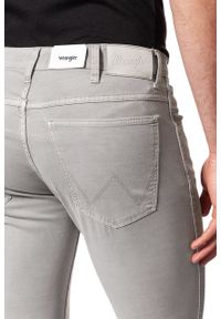 Wrangler - WRANGLER SPODNIE MĘSKIE LARSTON STONE GREY W18SHD14T. Materiał: materiał