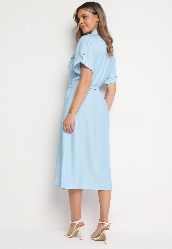 Born2be - Niebieska Wiskozowa Sukienka o Koszulowym Kroju z Paskiem Nelavyn. Okazja: do pracy, na co dzień. Kolor: niebieski. Materiał: wiskoza. Długość rękawa: krótki rękaw. Typ sukienki: koszulowe. Styl: elegancki, casual