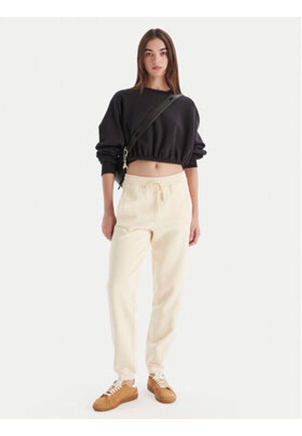 Patrizia Pepe Spodnie dresowe 2P1720/J079 W405 Écru Regular Fit. Kolor: kremowy. Materiał: bawełna