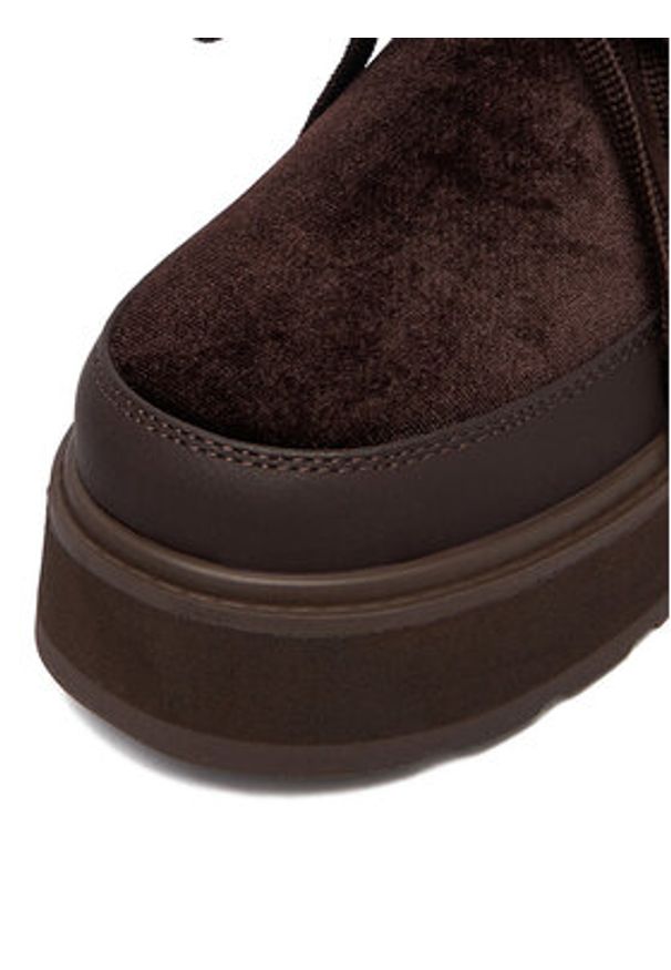 Juicy Couture Śniegowce EO-WS24267-01 Brązowy. Kolor: brązowy. Materiał: materiał