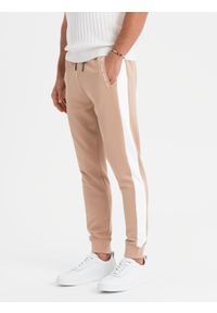 Ombre Clothing - Męskie dresowe spodnie joggery z kontrastowymi lampasami – beżowe V4 OM-PASK-0229 - XXL. Kolor: beżowy. Materiał: dresówka. Wzór: aplikacja. Styl: sportowy, retro