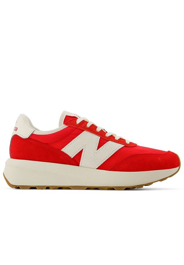 Buty unisex New Balance U370VD - czerwone. Zapięcie: sznurówki. Kolor: czerwony. Materiał: zamsz, guma, skóra. Szerokość cholewki: normalna. Sezon: lato
