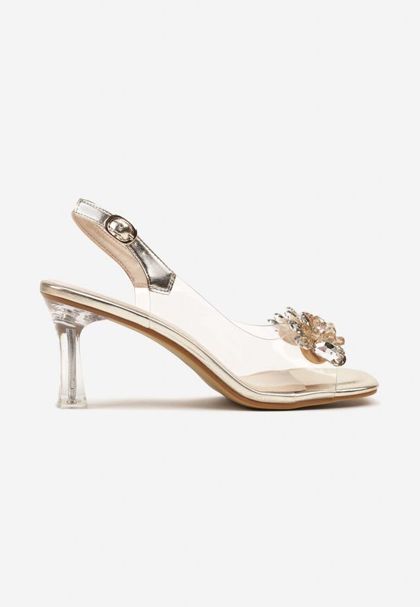 Renee - Złote Transparentne Sandały Peep Toe na Szpilce z Odkrytą Piętą i Ozdobną Aplikacją Giggie. Nosek buta: otwarty. Zapięcie: sprzączka. Kolor: złoty. Wzór: aplikacja. Obcas: na szpilce. Styl: wizytowy