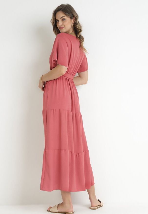 Born2be - Ciemnoróżowa Sukienka Maxi z Gumką w Talii i Materiałowym Paskiem Kiriane. Kolekcja: plus size. Kolor: różowy. Materiał: materiał. Sezon: lato, wiosna. Typ sukienki: dla puszystych. Długość: maxi
