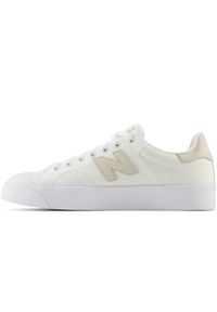 Buty unisex New Balance BB100CGN – białe. Okazja: na co dzień. Kolor: biały. Materiał: syntetyk, materiał, guma. Szerokość cholewki: normalna. Obcas: na platformie #2