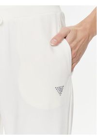 Guess Spodnie dresowe V3BB27 KBXI2 Écru Regular Fit. Materiał: syntetyk #4