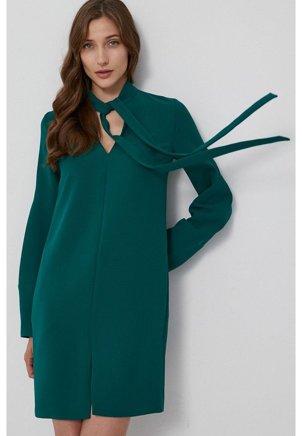 Victoria Victoria Beckham Sukienka kolor zielony mini prosta. Okazja: na co dzień. Kolor: zielony. Materiał: tkanina. Typ sukienki: proste. Styl: casual. Długość: mini