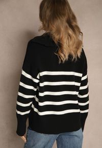 Renee - Czarno-Biały Sweter w Paski z Dekoltem w Serek z Kołnierzykiem Ralinavia. Okazja: na co dzień. Typ kołnierza: dekolt w serek. Kolor: czarny. Materiał: jeans. Długość rękawa: długi rękaw. Długość: długie. Wzór: paski. Styl: casual, klasyczny #3