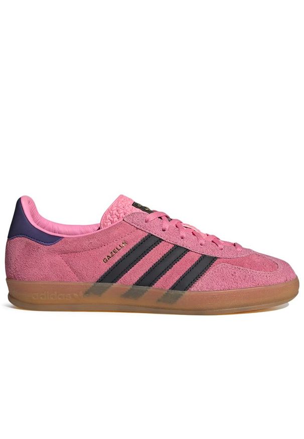 Adidas - Buty damskie adidas Gazelle Indoor IE7002 - różowe. Okazja: na uczelnię. Zapięcie: pasek. Kolor: różowy. Materiał: skóra, zamsz, guma. Szerokość cholewki: normalna. Wzór: aplikacja, paski. Sezon: lato. Model: Adidas Gazelle