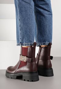 Born2be - Bordowe Botki Sztyblety z Ozdobnym Paskiem z Klamerką Rirovia. Zapięcie: pasek. Kolor: czerwony. Materiał: jeans. Wzór: aplikacja. Sezon: zima, jesień. Styl: klasyczny
