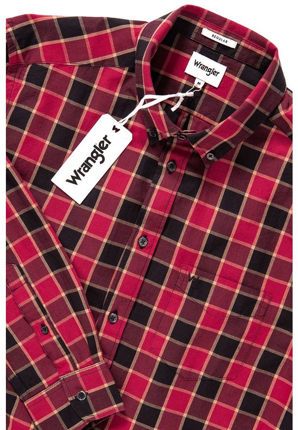 Wrangler - KOSZULA WRANGLER LS 1PKT BUTTON DOWN SALSA RED W5874NQWN 112129576. Typ kołnierza: button down. Materiał: materiał