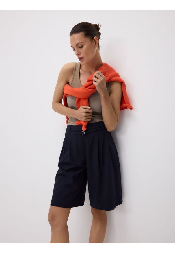 Reserved - Szorty z wiskozą - granatowy. Kolor: niebieski. Materiał: wiskoza