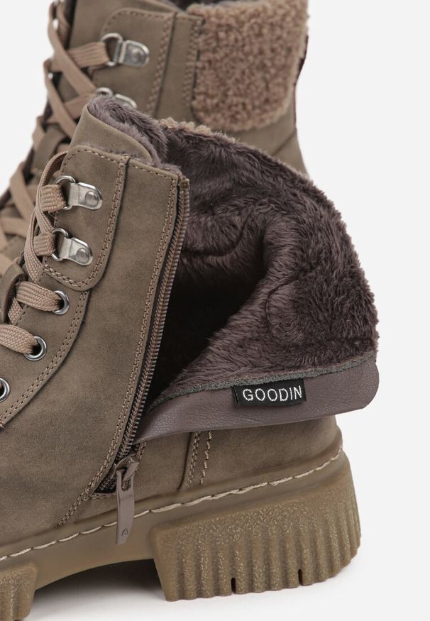 Born2be - Ciemnobeżowe Sznurowane Trapery z Futerkiem Typu Baranek Raquella. Zapięcie: sznurówki. Kolor: beżowy. Materiał: futro. Wzór: aplikacja. Styl: elegancki, sportowy