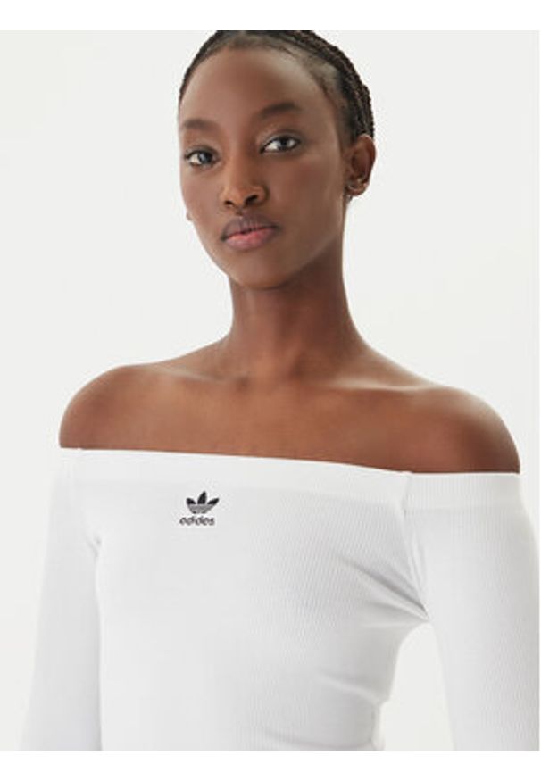 Adidas - adidas Bluzka Essentials KE3153 Biały Slim Fit. Kolor: biały. Materiał: bawełna