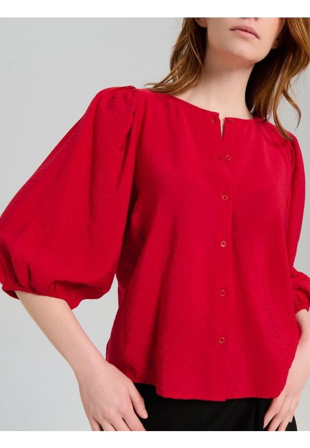 Sinsay - Wiskozowa bluzka koszulowa z bufiastymi rękawami - czerwony. Kolor: czerwony. Materiał: wiskoza