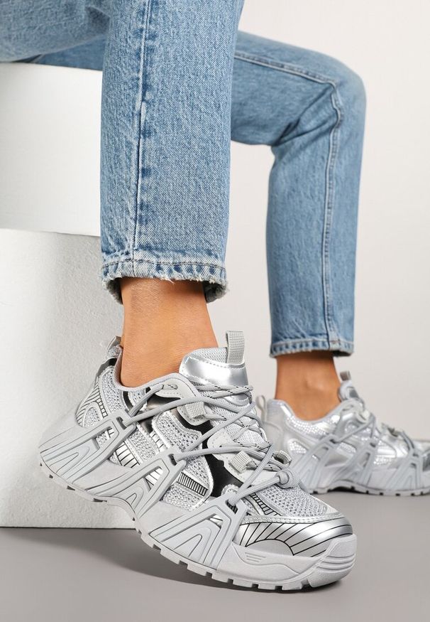 Born2be - Srebrne Sneakersy na Grubej Podeszwie Ozdobione Tłoczeniem Zardisa. Okazja: na co dzień. Kolor: srebrny. Materiał: jeans. Wzór: aplikacja