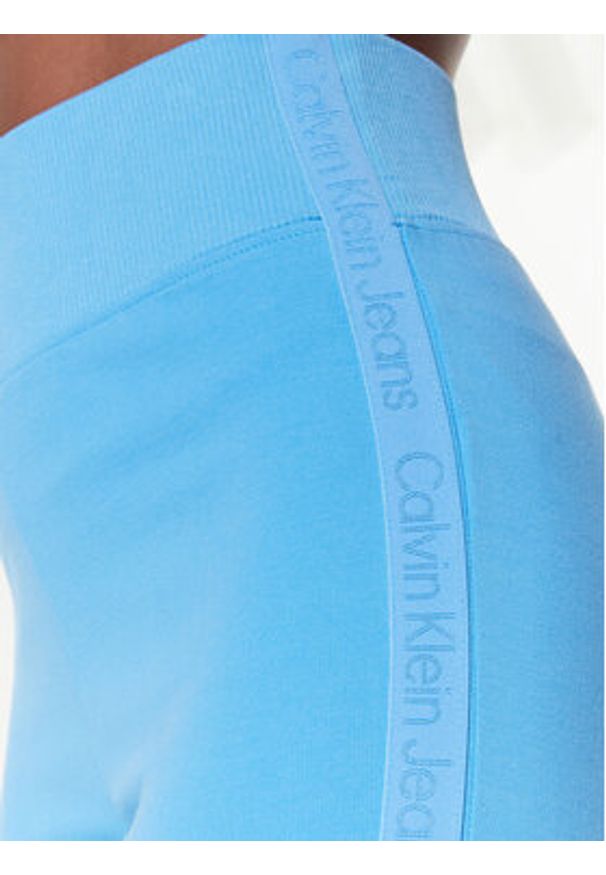 Calvin Klein Jeans Szorty sportowe J20J220683 Niebieski Slim Fit. Kolor: niebieski. Materiał: syntetyk