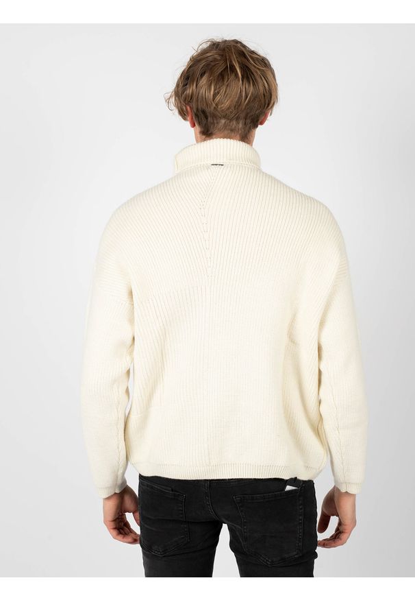 Antony Morato Sweter | MMSW01034-YA400119 | Mężczyzna | Biały. Typ kołnierza: golf. Kolor: biały. Materiał: poliester, poliamid, wełna. Wzór: ze splotem